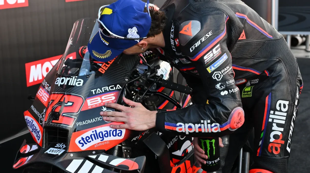 Marco Bezzecchi gana la carrera del Mundial de MotoGP en Valencia
