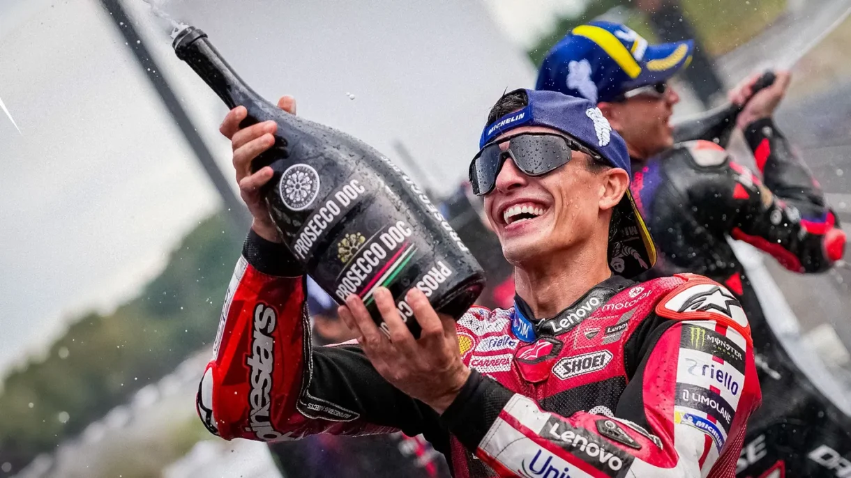 Marc Márquez consigue el doblete de MotoGP en el Circuito de Motegi, en Japón