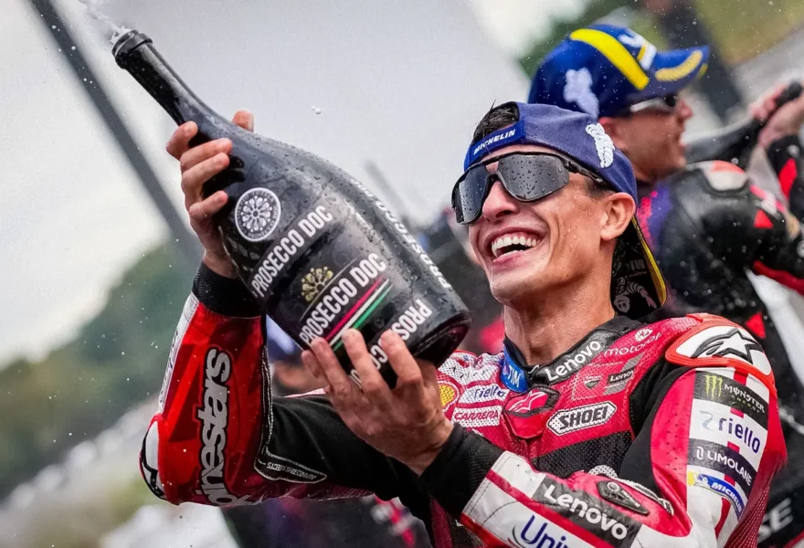 Marc Márquez consigue el doblete de MotoGP en el Circuito de Motegi, en Japón