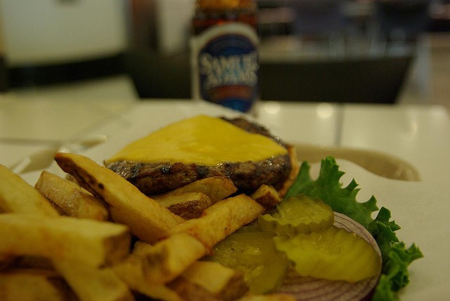 Burger Joint, una de las hamburgueserías más sorprendentes de Nueva York
