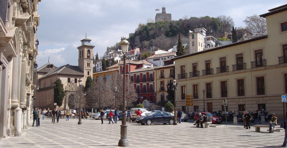 De tapas a los pies de la Alhambra en la Plaza Nueva de Granada