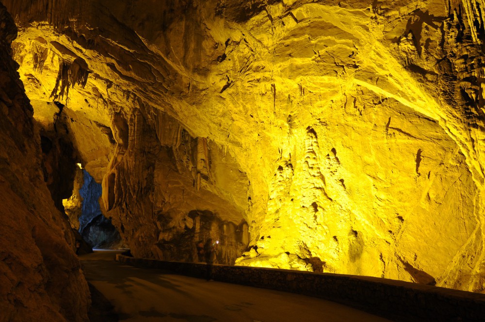 Cuevas del Agua, un pueblo asturiano al que se accede a través de la montaña