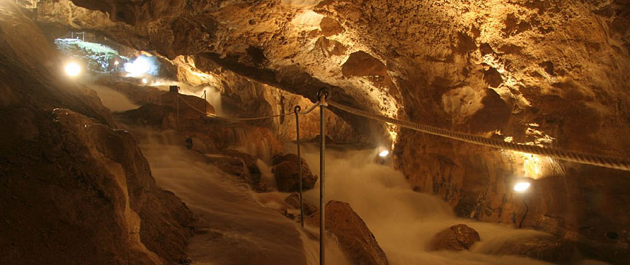 Las grutas de las Güixas, un viaje al interior de Huesca