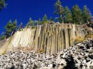 Devils Postpiles National Monument: un acantilado que parece estar formado por columnas en California