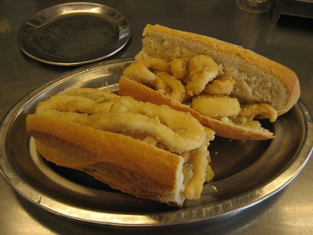 El bocadillo de calamares, el rey de los bares de Madrid