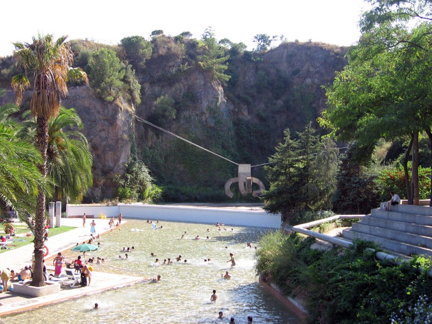 La piscina del Parc de la Creueta del Coll está abierta en verano