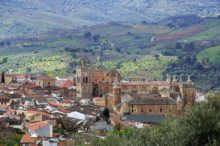 El pueblo cacereño de Guadalupe y su famoso monasterio