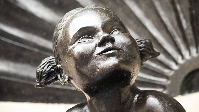 Janneke Pis, la hermana desconocida del Manneken Pis de Bruselas