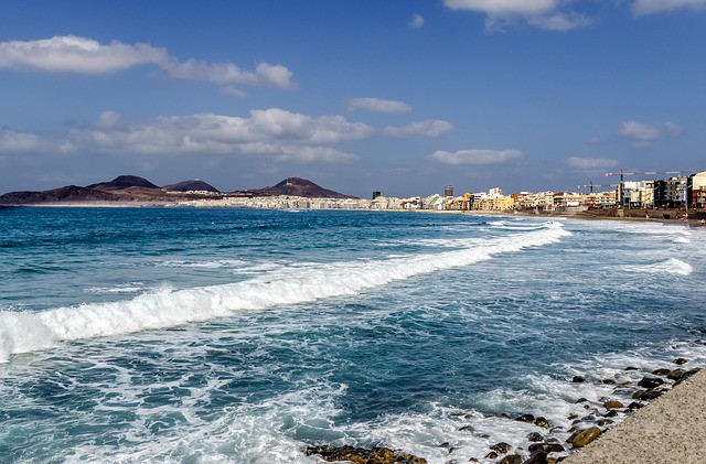 Eventos deportivos acuáticos en Canarias durante el otoño