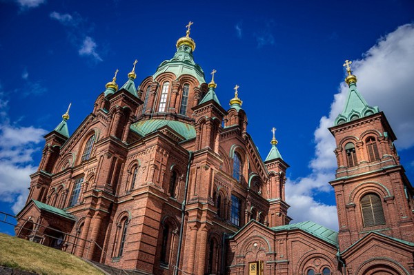 La Catedral ortodoxa de Helsinki es fácil de reconocer por su ladrillo rojo