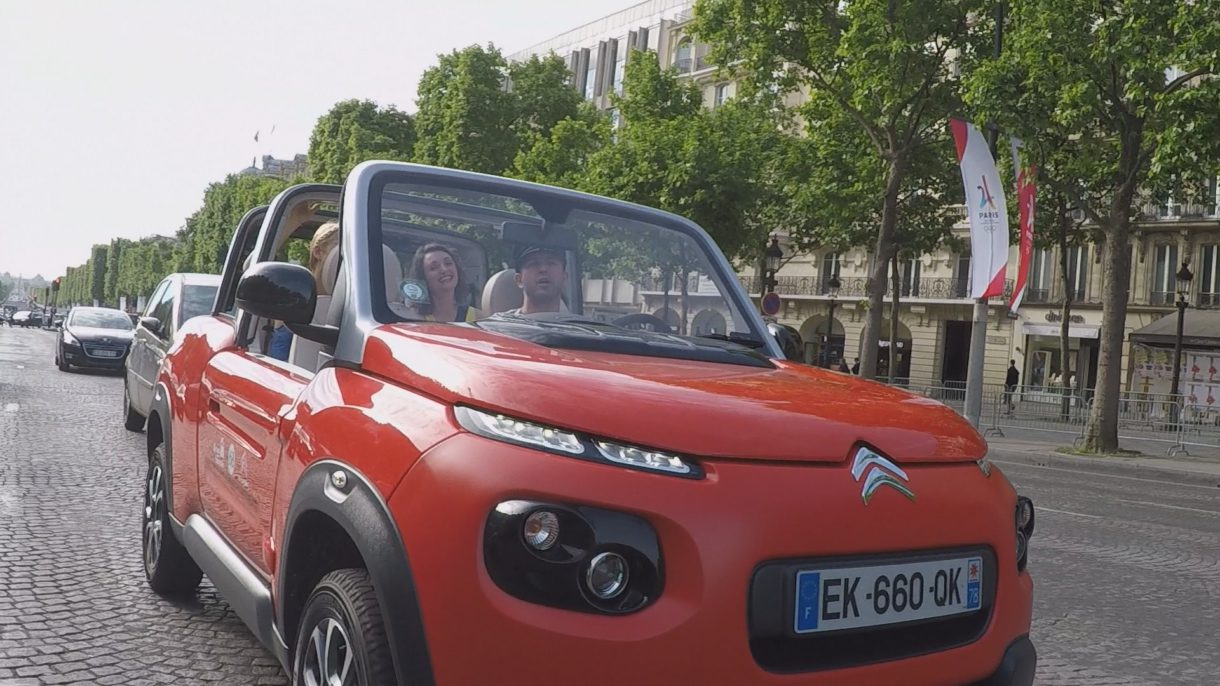 Descubre París a bordo de un Citroën E-Mehari, la versión eléctrica del mítico modelo