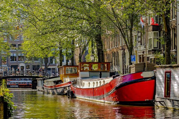 Ámsterdam apuesta por más impuestos para el turismo