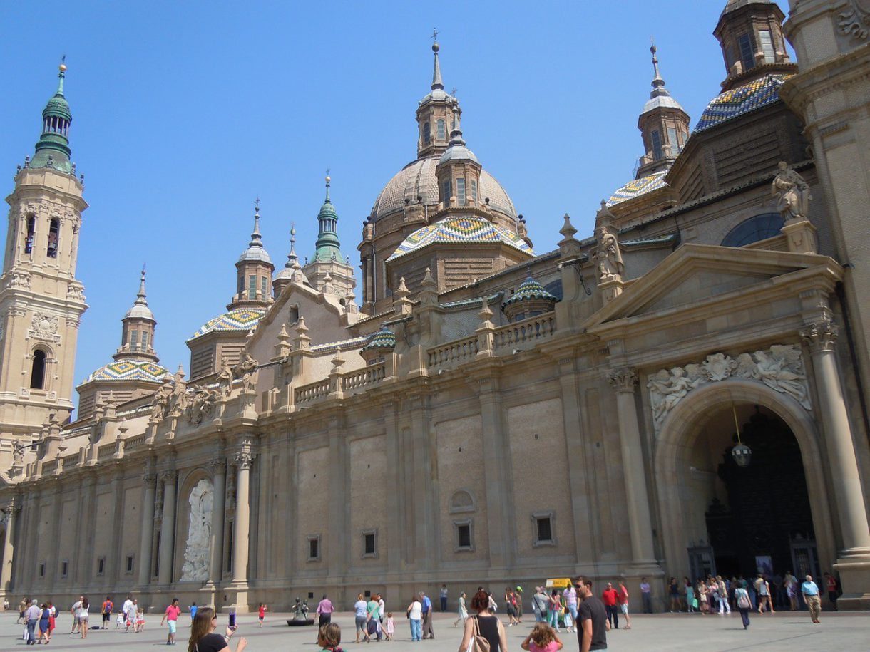 Las Fiestas del Pilar llenan Zaragoza de flores, tradición y música