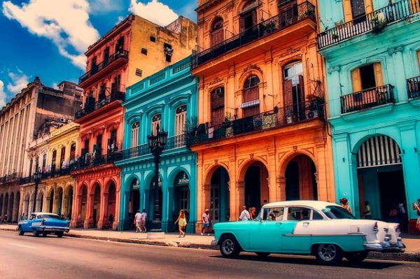 Cuba busca la recuperación del turismo en la temporada alta