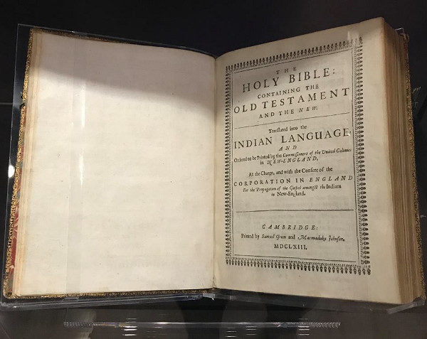 Una de las biblas curiosas que se pueden ver en el Museo de la Biblia