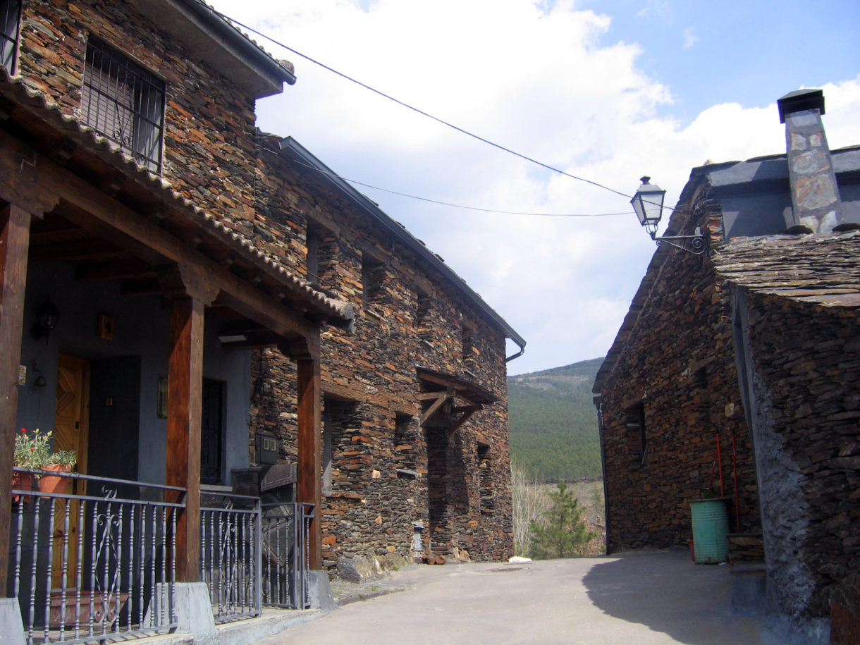 Ruta por los pueblos negros de Guadalajara