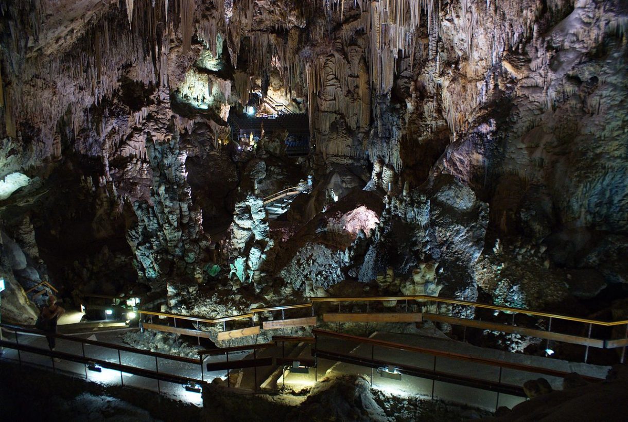 Descubriendo las Cuevas de Nerja, una visita muy singular para disfrutar en verano