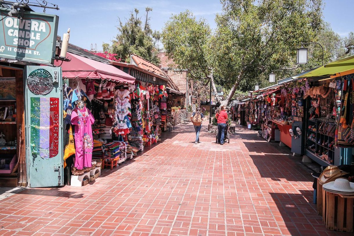 Olvera Street, un sitio emblemático para conocer durante las vacaciones en Los Ángeles