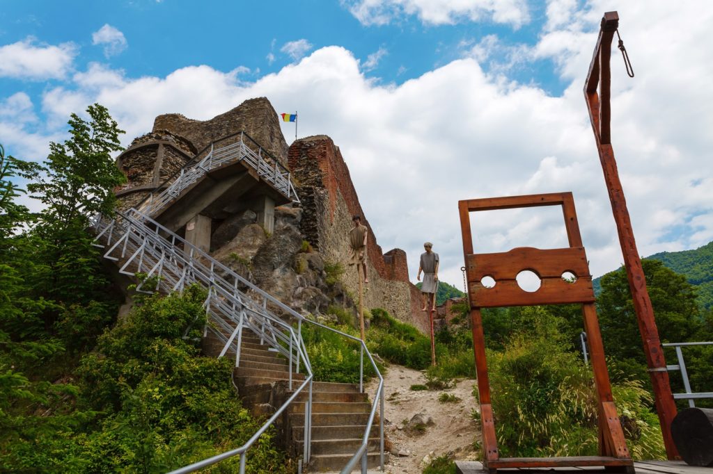 El Castillo De Poenari, El Auténtico Castillo De Drácula