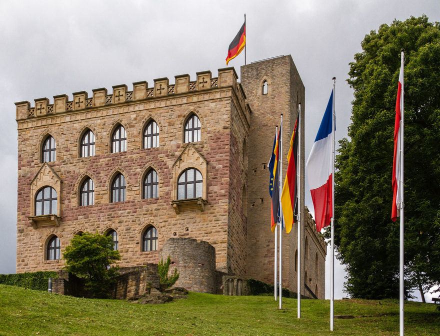 Conoce el Castillo de Hambach, fortaleza increíble para disfrutar en Alemania
