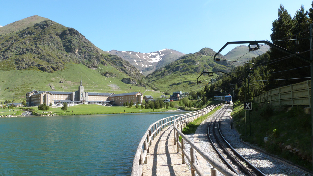 El tren de cremallera, el único acceso al Valle de Nuria