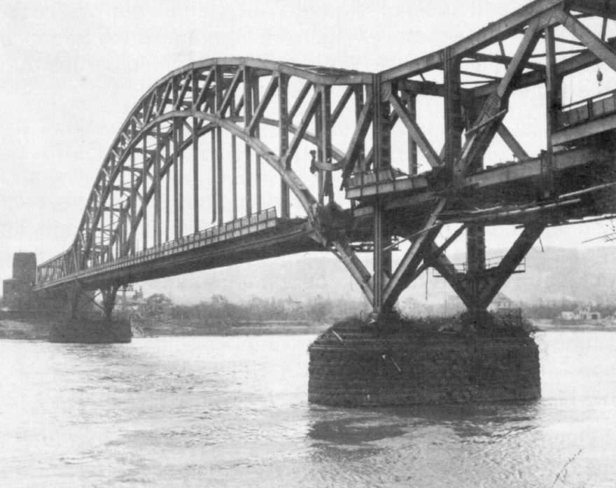 Imagen del Puente Lunderdoff antes de que se desplomase 