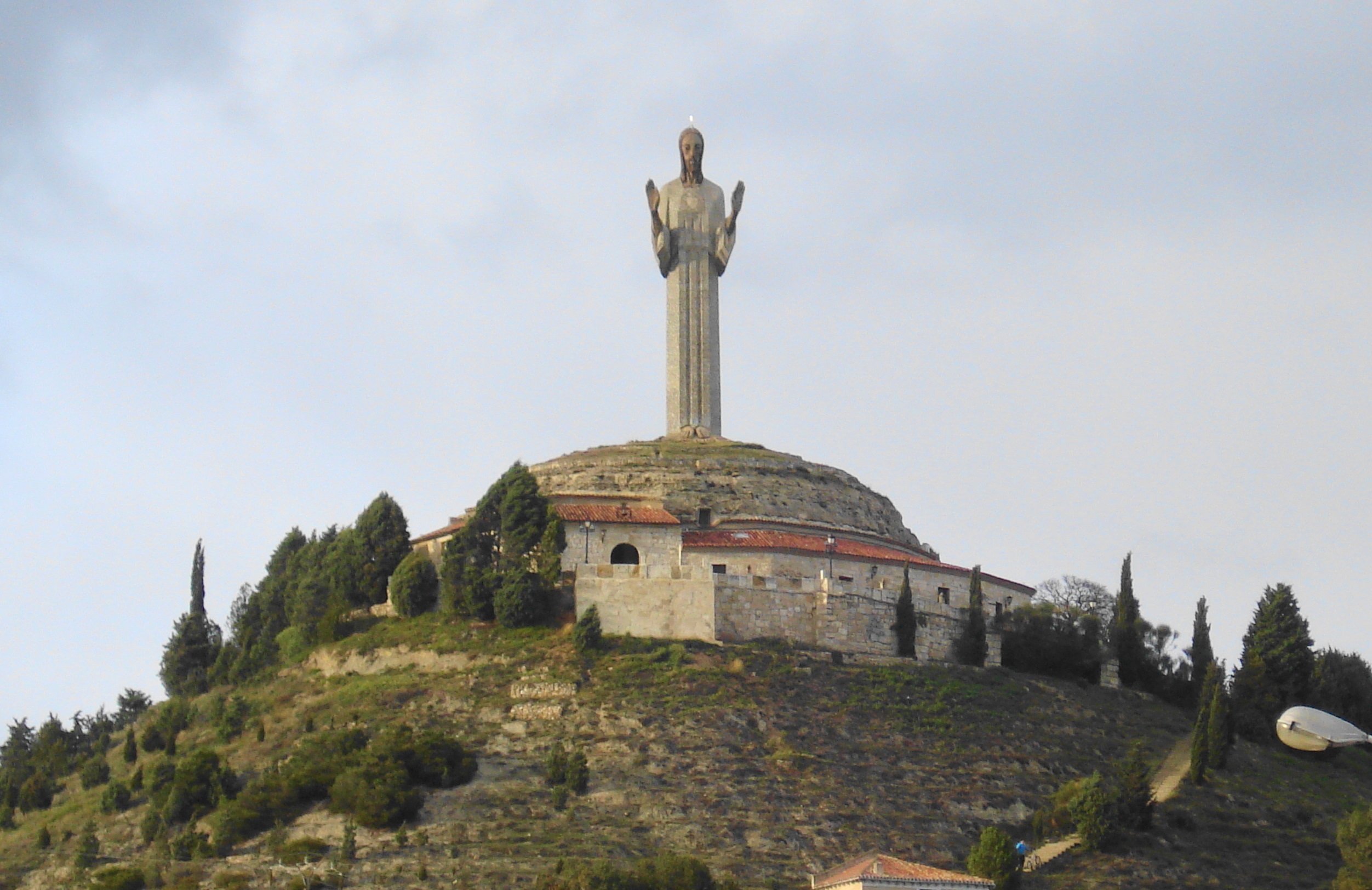 Cristo Y Cerro - CparisC - Wikimeda