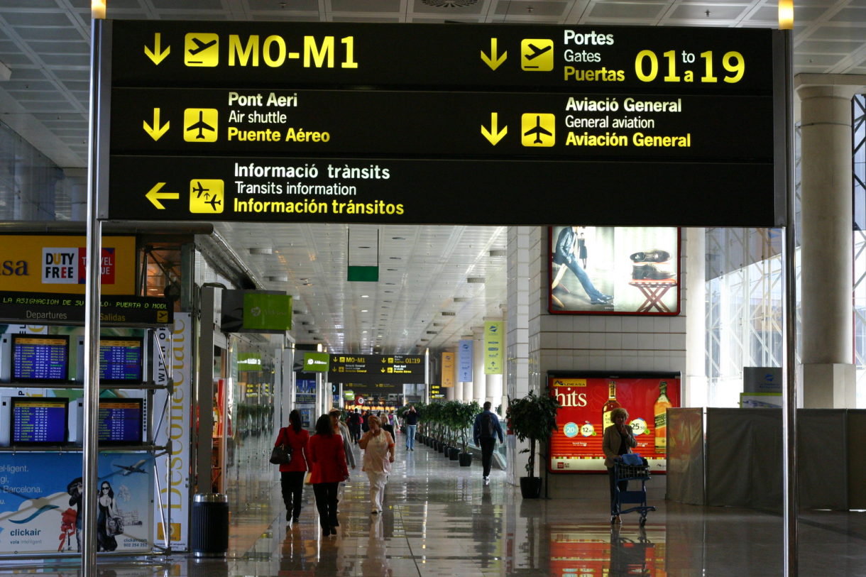 ¿Por qué las pantallas publicitarias en los aeropuertos son tan efectivas?