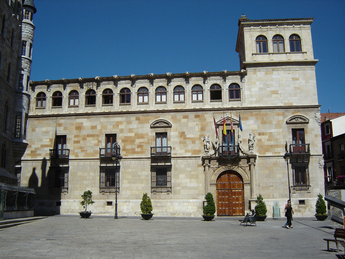 Palacio Guzmanes Leon