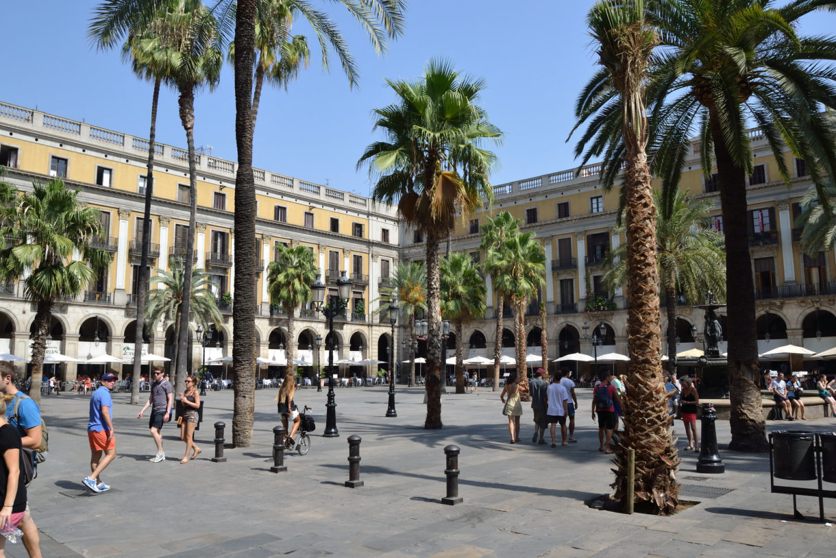 Descubre las plazas porticadas de Barcelona