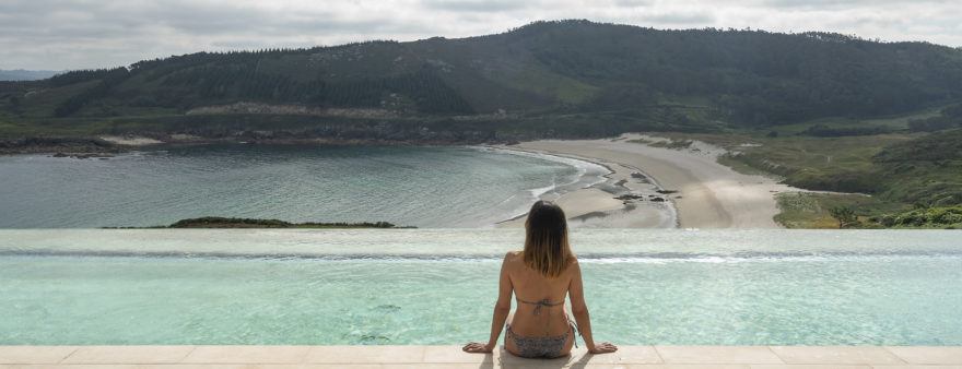 La piscina infinity del nuevo parador Costa da Morte es ideal para la foto