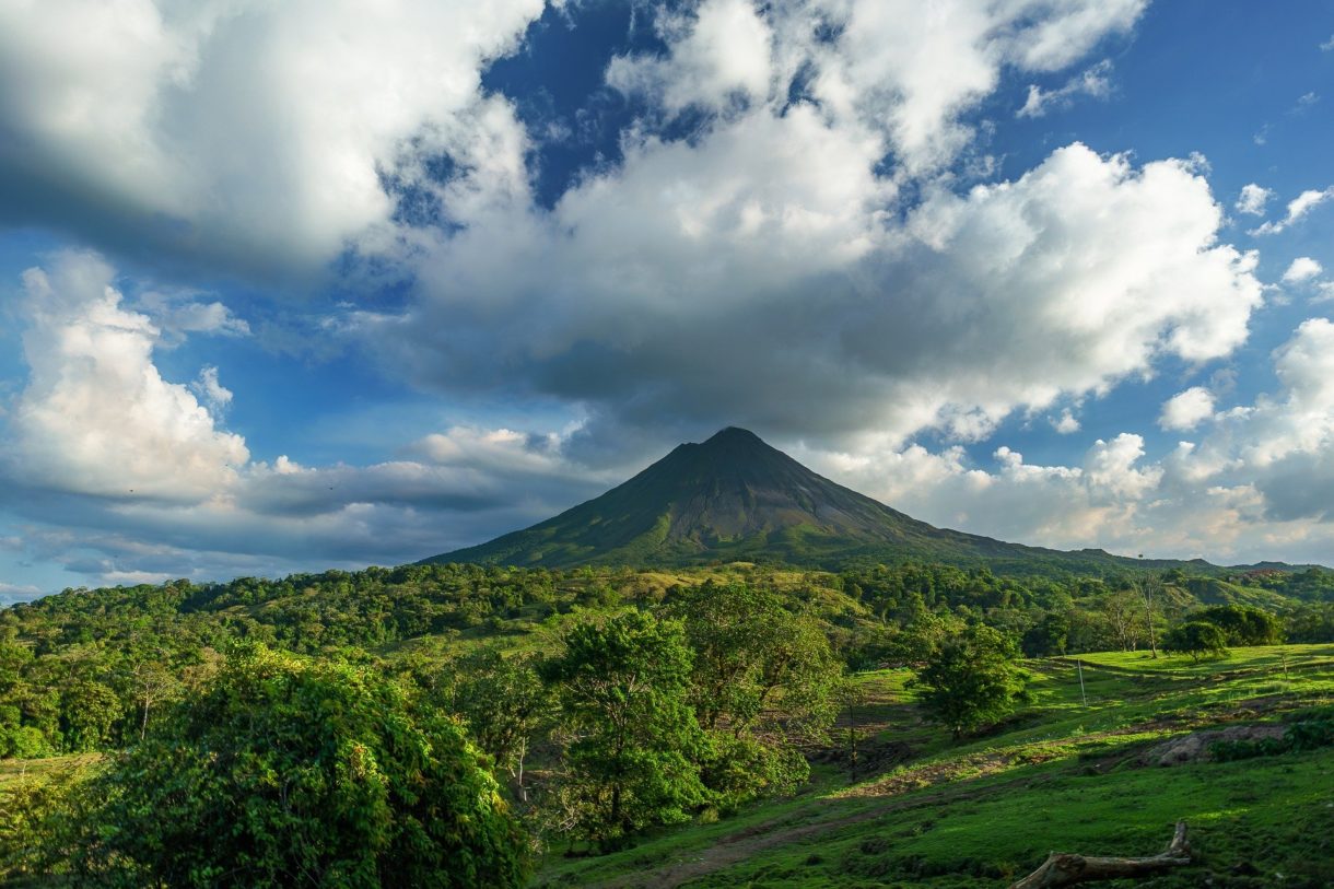 Costa Rica reabre sus fronteras aéreas para los turistas