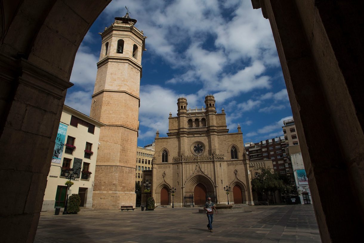 El Fadrí de Castellón, un campanario «soltero» en la Plaza Mayor