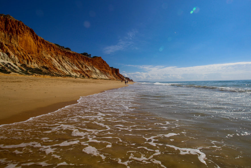 La playa de Falesia es una de las más bonitas del Algarve portugués