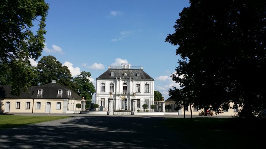 Falkenlust es uno de los palacios famosos de Bruhl