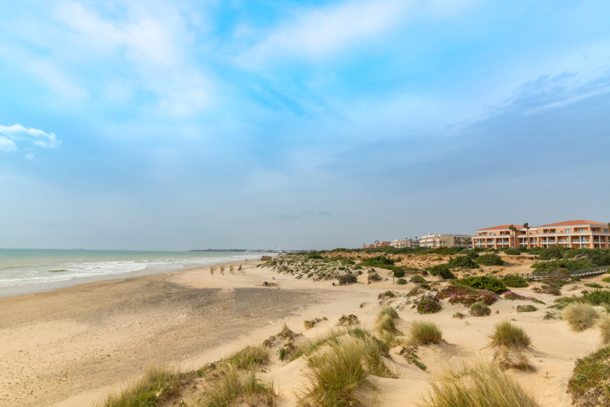 La playa de La Barrosa es una de las más grandes de la provincia de Cádiz