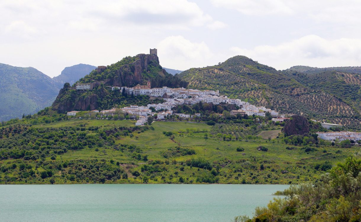 Zahara de la Sierra y Minas de Riotinto, los escenarios de la serie Feria