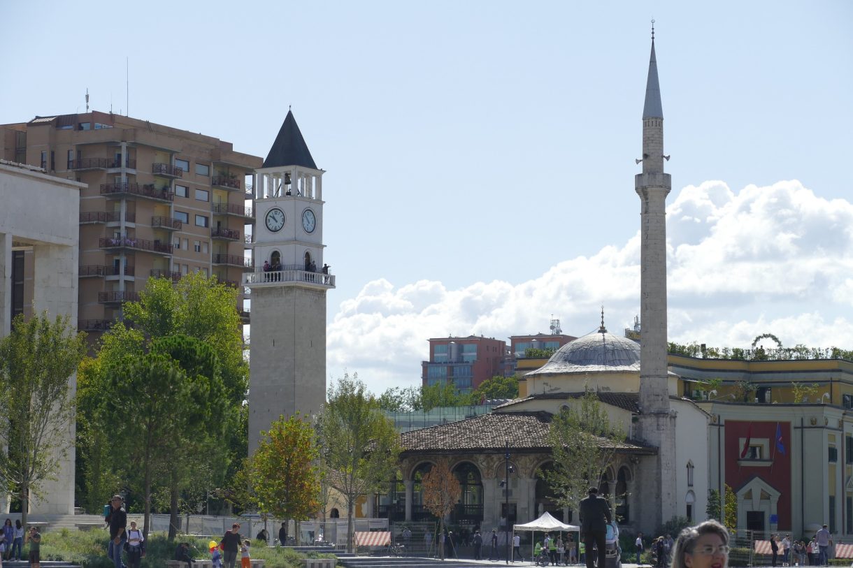 Descubre los encantos de Tirana