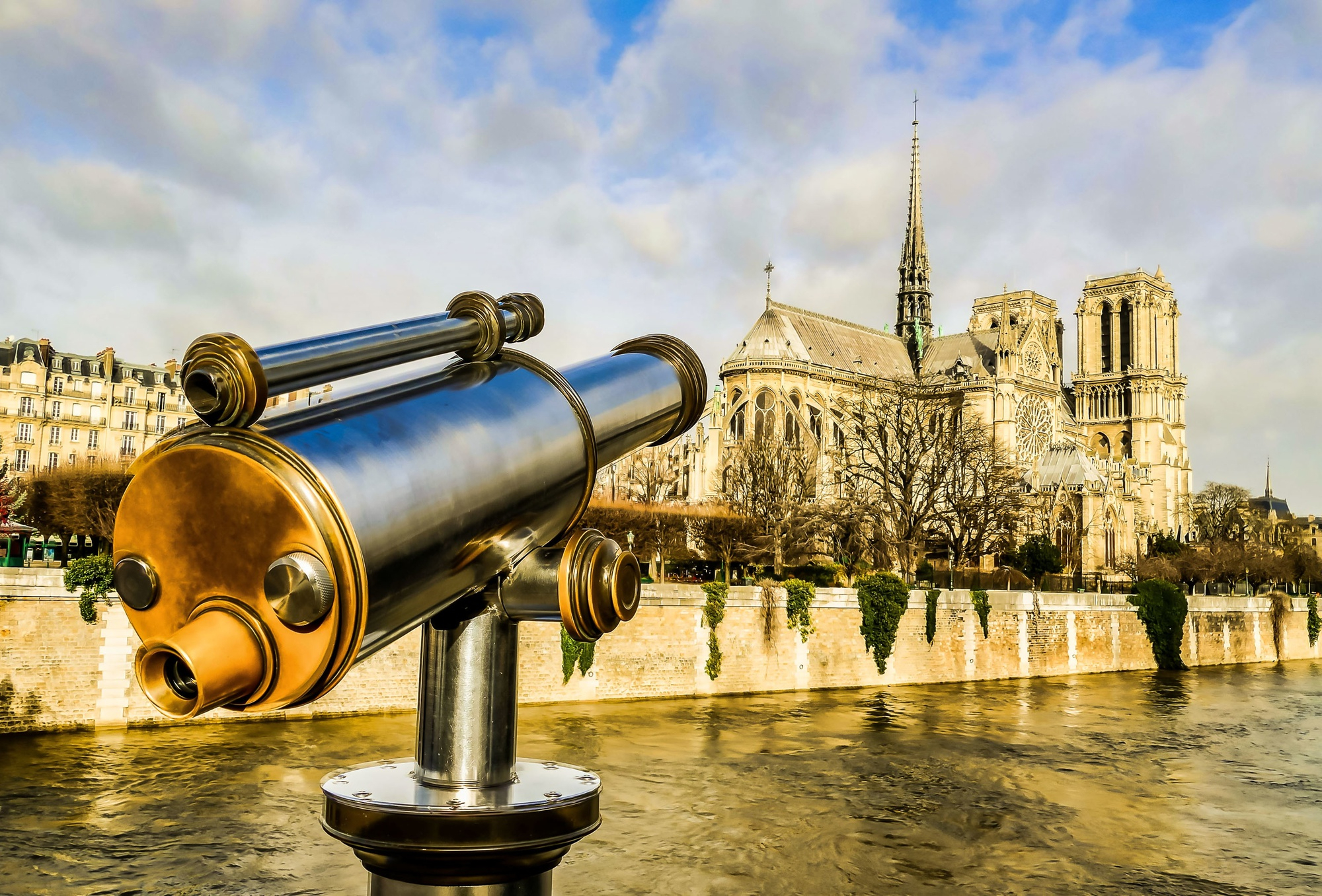 Binocular Mirando Encima Edificio Paris Francia