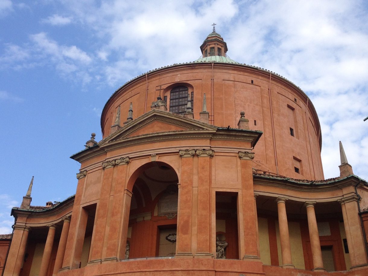 Descubre los mejores atractivos de Bolonia en Italia