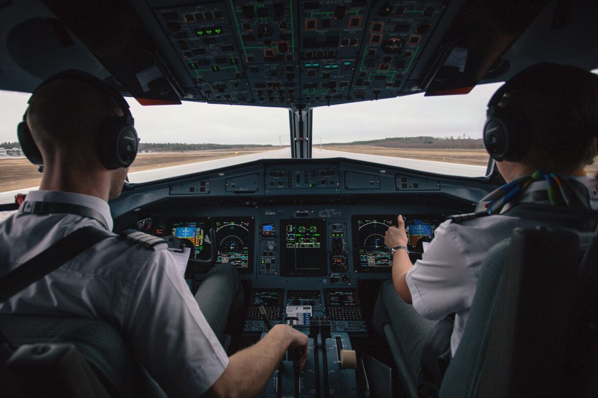 Cosas que pasan en un avión y casi nadie sabe por qué