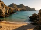 Mejores playas de Andalucía en 2026: calas del Cabo de Gata, dunas de Bolonia y arenales menos masificados