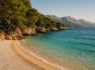 Mejores playas de Croacia en 2026: guijarros de Brač, Hvar y calas de la costa dálmata