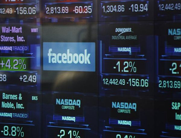 Facebook sigue cayendo y vale la mitad menos que en mayo