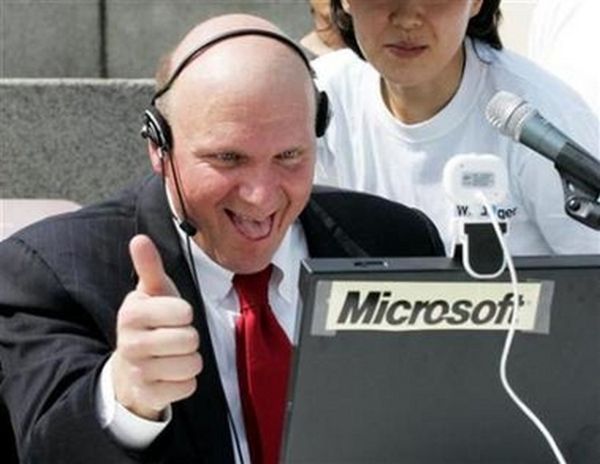 Steve Ballmer, CEO de Microsoft, tendrá que abandonar la compañía en un año