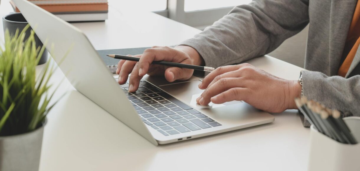 Digitaliza y protege tu despacho con programas para asesorías y gestorías y un seguro de responsabilidad civil adecuado