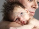 Azúcar y abrazos de mamá alivian el dolor del bebé