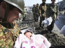Un bebé de 4 meses sobrevive 3 días en los escombros de Japón