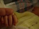 Sistema de huellas dactilares en el paritorio para identificar a los bebés