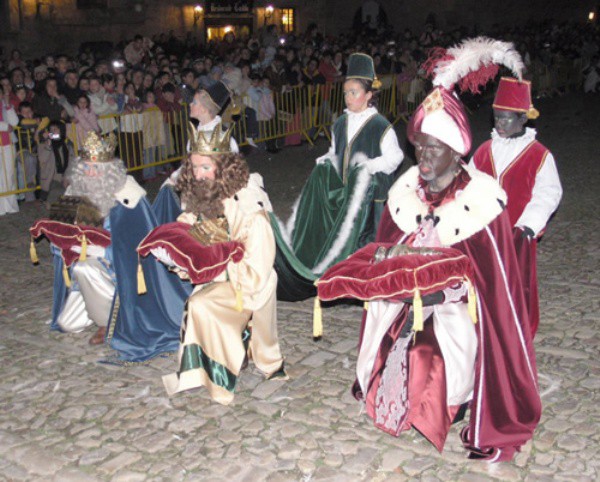 Noche mágica de Reyes Magos en Santillana del Mar
